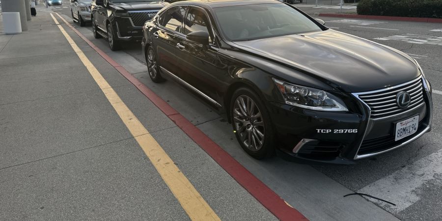 What Questions Will a Limo Company Ask Before an Airport Pickup?