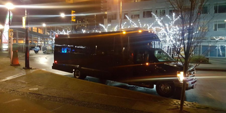 Limo Service Ontario with 3 Tips for Travelling During Christmas