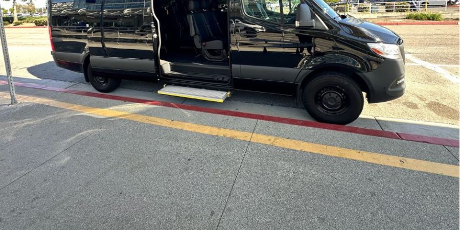 Why Do Travelers Choose Limo Service Over Other Airport Options?