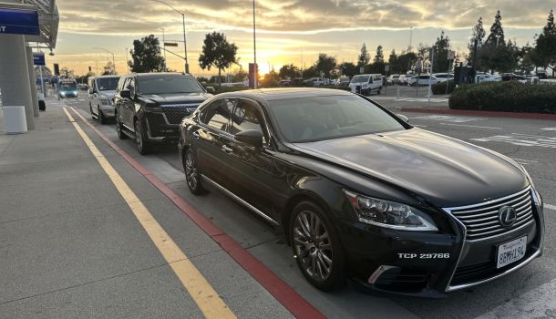 What Questions Will a Limo Company Ask Before an Airport Pickup?